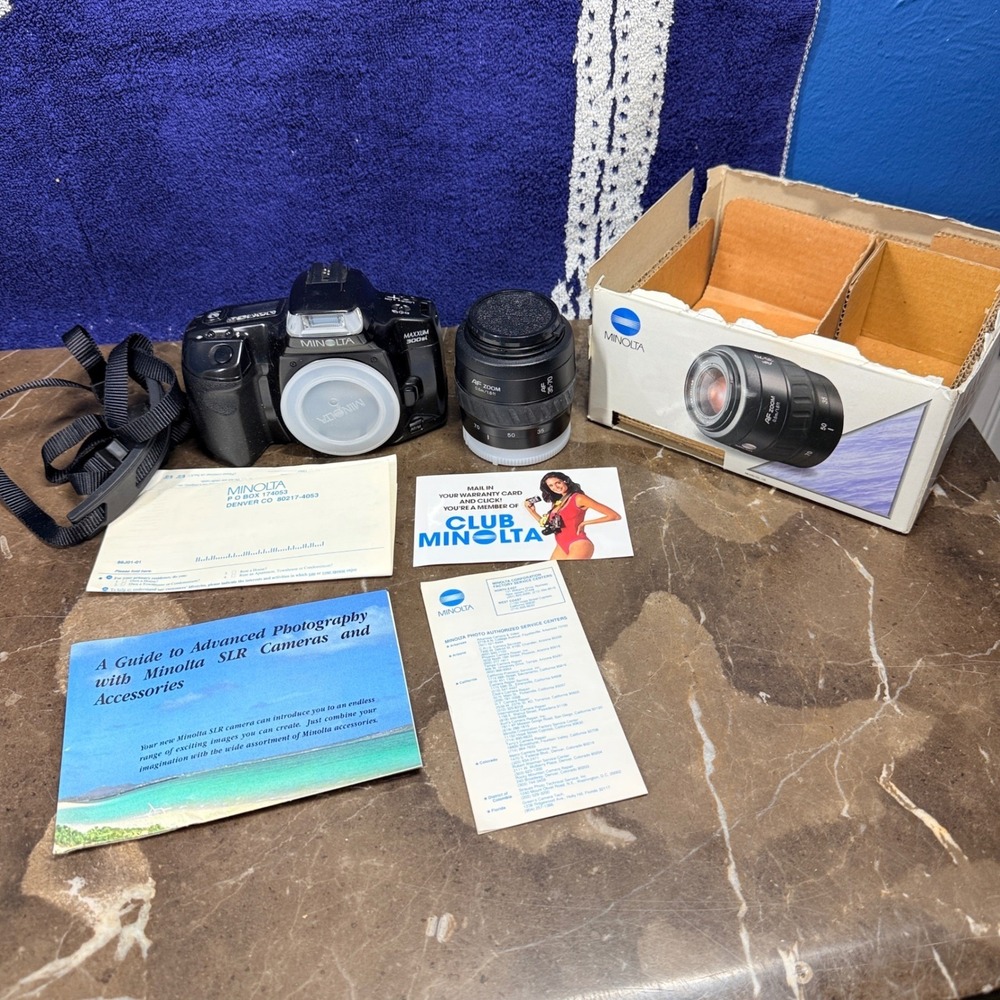 Minolta Maxxum 300si Film Camera 35mm Black AF 35-70mm Lens Kit Vintage SLR
